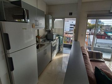 VENTA DEPTO 2 AMB VILLA GRAL MITRE FRENTE BALCÓN