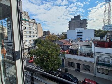 VENTA DEPTO 2 AMB VILLA GRAL MITRE FRENTE BALCÓN