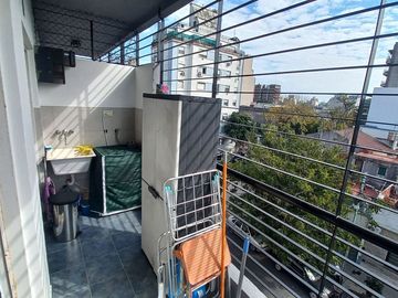 VENTA DEPTO 2 AMB VILLA GRAL MITRE FRENTE BALCÓN
