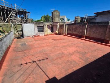 VENTA CASA 5 AMBIENTES PATIO TERRAZA LINIERS
