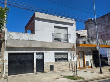VENTA CASA 5 AMBIENTES PATIO TERRAZA LINIERS
