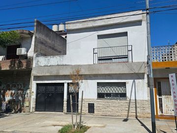 VENTA CASA 5 AMBIENTES PATIO TERRAZA LINIERS