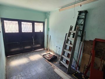 VENTA CASA 5 AMBIENTES PATIO TERRAZA LINIERS