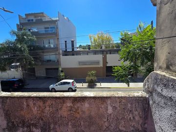 VENTA CASA 5 AMBIENTES PATIO TERRAZA LINIERS