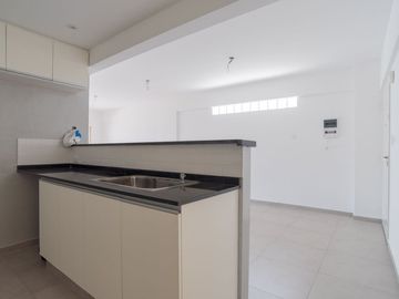 VENTA DTO 4AMB PATIO-BALCON-JACUZZI. COCHERA