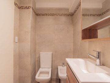 VENTA DTO 4AMB PATIO-BALCON-JACUZZI. COCHERA