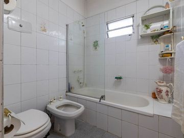 VENTA PH TIPO CASA 5 AMB. COCHERA.PARQUE SAAVEDRA