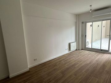 VENTA DEPARTAMENTO 2 AMB CON PATIO ENORME NUÑEZ