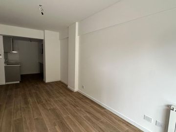 VENTA DEPARTAMENTO 2 AMB CON PATIO ENORME NUÑEZ