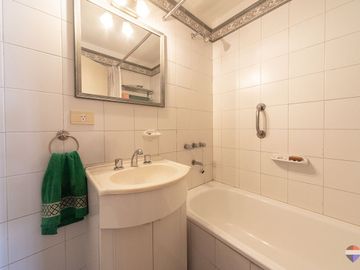 VENTA - 3 AMBIENTES C/COCHERA - TALAR DE MARTINEZ