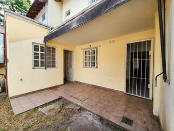 VENTA  CASA TIPO DUPLEX 4 AMB MORENO CENTRO.