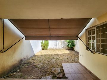 VENTA  CASA TIPO DUPLEX 4 AMB MORENO CENTRO.