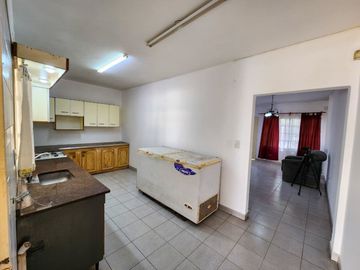 VENTA  CASA TIPO DUPLEX 4 AMB MORENO CENTRO.