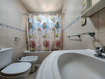 VENTA  CASA TIPO DUPLEX 4 AMB MORENO CENTRO.