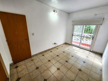 VENTA  CASA TIPO DUPLEX 4 AMB MORENO CENTRO.