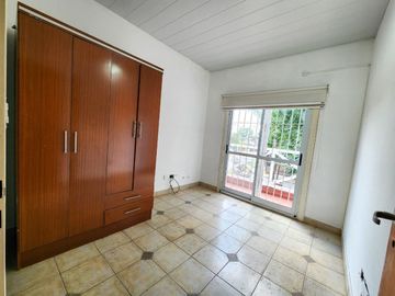 VENTA  CASA TIPO DUPLEX 4 AMB MORENO CENTRO.