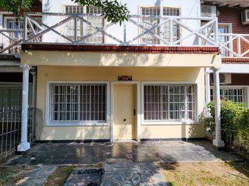 VENTA  CASA TIPO DUPLEX 4 AMB MORENO CENTRO.