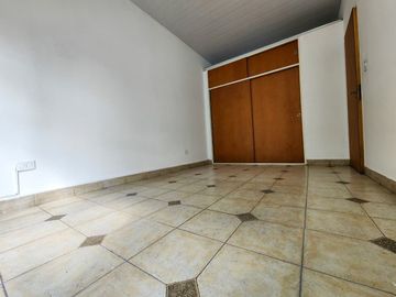 VENTA  CASA TIPO DUPLEX 4 AMB MORENO CENTRO.