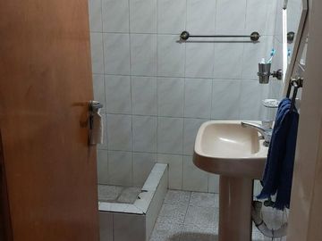 VENTA - CASA 6 AMB + LOCAL. APTA CREDITO. MORENO