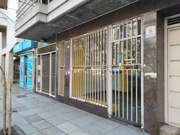 LOCAL a la Calle y Sótano sobre Av. Independencia