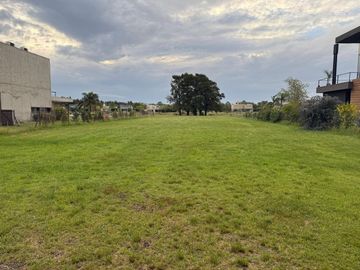 LOTE EN VENTA CON VISTA AL LAGO 1503 M2