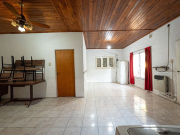 CASA EN VENTA 3 DORMITORIOS CON PATIO Y QUINCHO