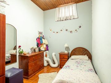 CASA EN VENTA 3 DORMITORIOS CON PATIO Y QUINCHO