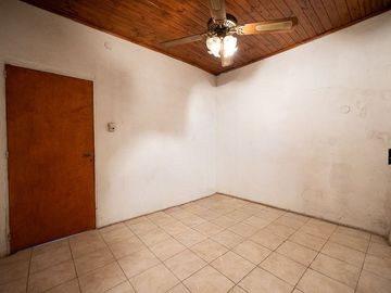 CASA EN VENTA 3 DORMITORIOS CON PATIO Y QUINCHO