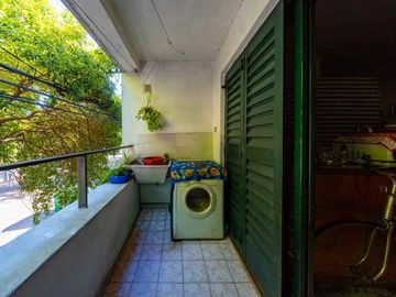PH EN VENTA PLANTA ALTA UN DORMITORIO CON BALCON