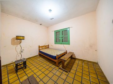 CASA EN VENTA DOS DORMITORIOS FISHERTON A RECICLAR