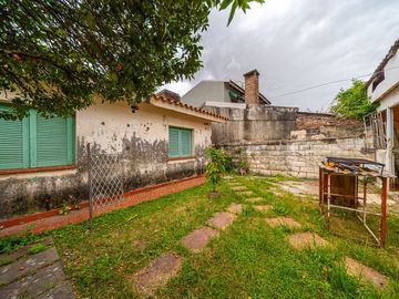 CASA EN VENTA DOS DORMITORIOS FISHERTON A RECICLAR