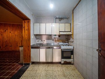 CASA DE PASILLO EN VENTA A REFACCIONAR