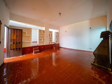CASA DE PASILLO EN VENTA A REFACCIONAR