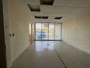 Edificio sobre Av. Lázaro Cárdenas