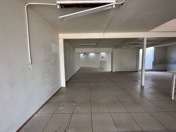 Edificio sobre Av. Lázaro Cárdenas