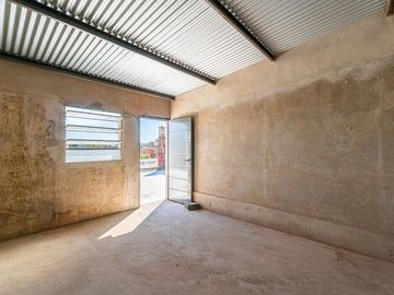 Galpón en venta zona Sur a una cuadra de Uriburu