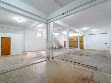 Galpón en venta zona Sur a una cuadra de Uriburu