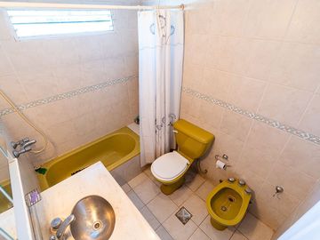 CASA EN VENTA CON PISCINA APTA CREDITO ALVEAR