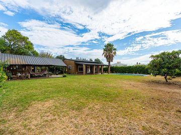 CASA EN VENTA CON PISCINA APTA CREDITO ALVEAR
