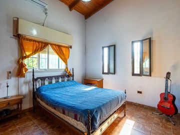 CASA EN VENTA CON PISCINA APTA CREDITO ALVEAR