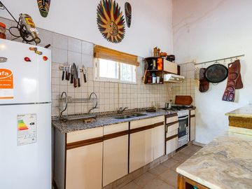 CASA EN VENTA CON PISCINA APTA CREDITO ALVEAR