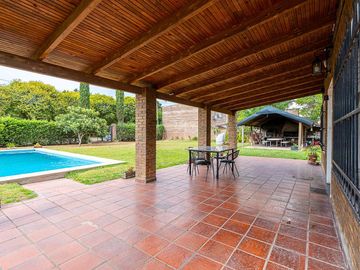 CASA EN VENTA CON PISCINA APTA CREDITO ALVEAR