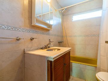 CASA EN VENTA CON PISCINA APTA CREDITO ALVEAR