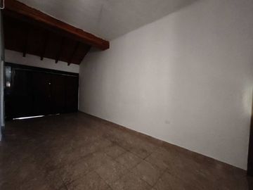 VENTA CASA VILLA CABRERA DOS DORMITORIOS ESCRITURA