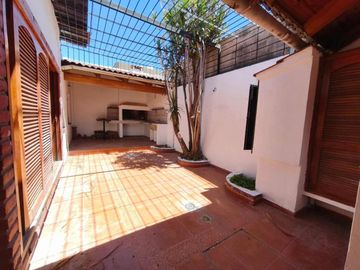 VENTA CASA VILLA CABRERA DOS DORMITORIOS ESCRITURA