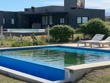 SE VENDE CASA DE 3 DORM, EN PUERTO DEL AGUILA