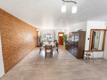 EN VENTA CASA DE 4 DORMITORIOS EN ALTO VERDE