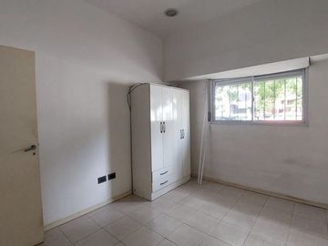 VENTA LOCAL CON COCINA Y BAÑO EN LINIERS
