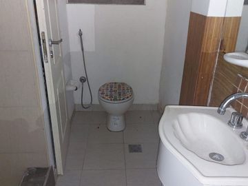 VENTA LOCAL CON COCINA Y BAÑO EN LINIERS