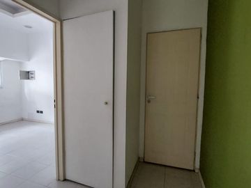 VENTA LOCAL CON COCINA Y BAÑO EN LINIERS